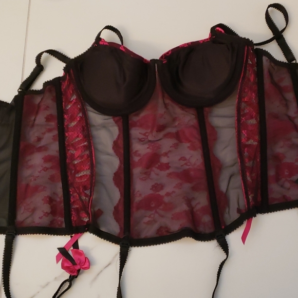 Lace corset with garter - Picture 6 of 7